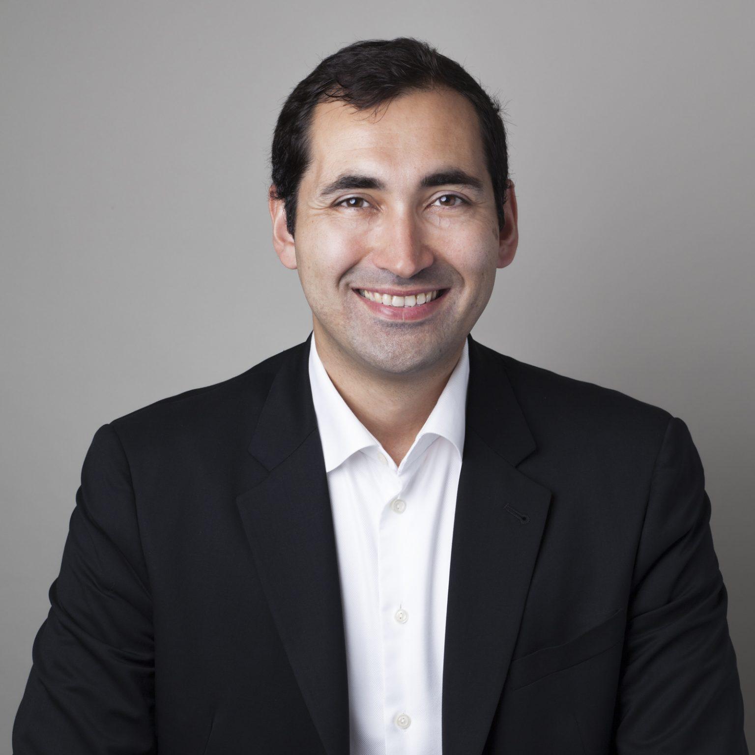 ألكساندر كاتب