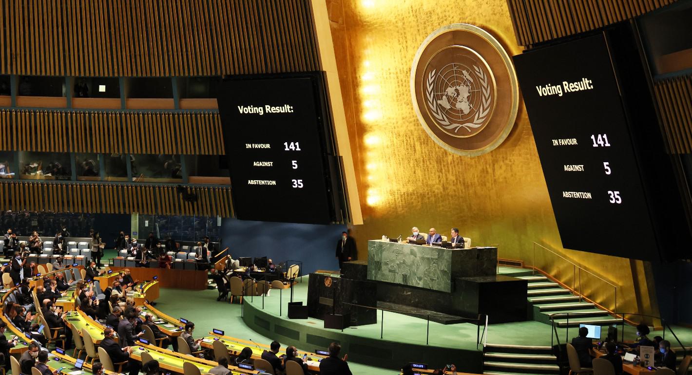 Autocracy Versus Democracy After the Ukraine Invasion: Mapping a Middle Way