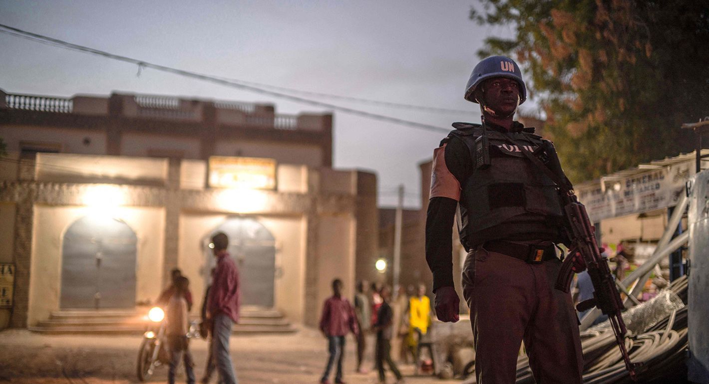 A police officer of the United Nations Stabilisation Mission in Mali (MINUSMA) patrols in a street in Timbuktu at night on December 8, 2021. - France's anti-jihadist military force in the Sahel region, which involves over 5,000 troops will end in the first quarter of 2022