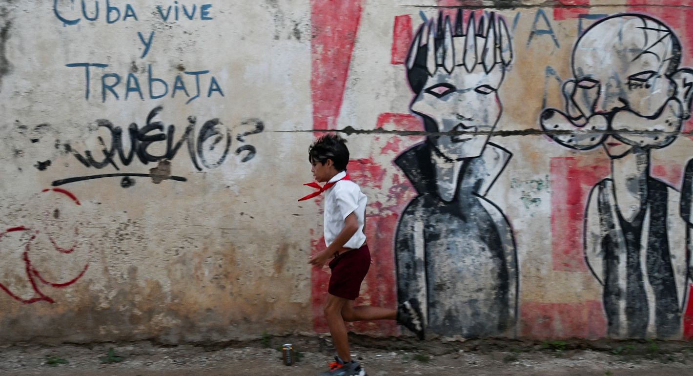 A student hurries to school on the first day of school in Havana on September 2, 2024