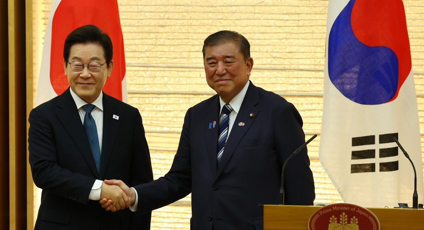 two men shaking hands