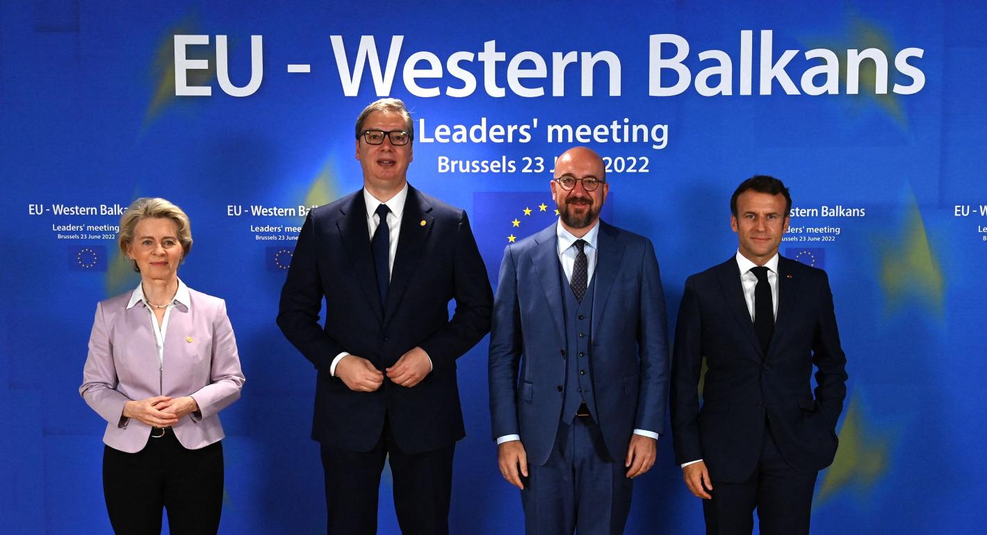 Hedging Its Bets: Serbia Between Russia and the EU