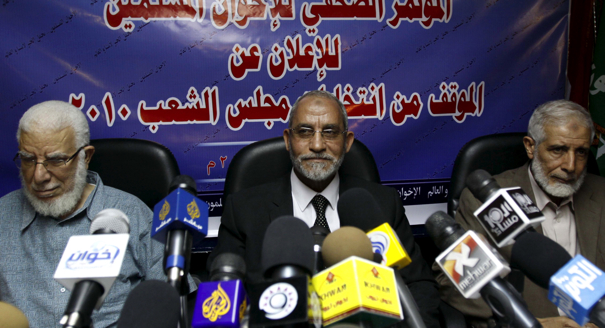 المجلس العسكري و «الإخوان المسلمون»: بين اتهامات التواطؤ واحتمالات الصدام