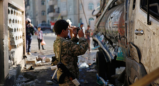 Sectarian Twitter Wars: Sunni-Shia Conflict and Cooperation in the Digital Age