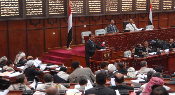 بين الحكومة والمعارضة: نموذج التجمّع اليمني للإصلاح